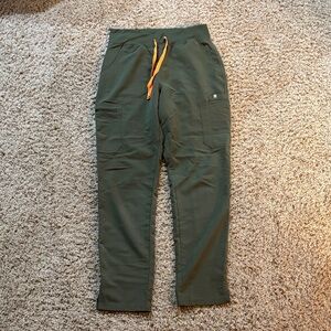 Figs Yola high waisted scrub bottoms.